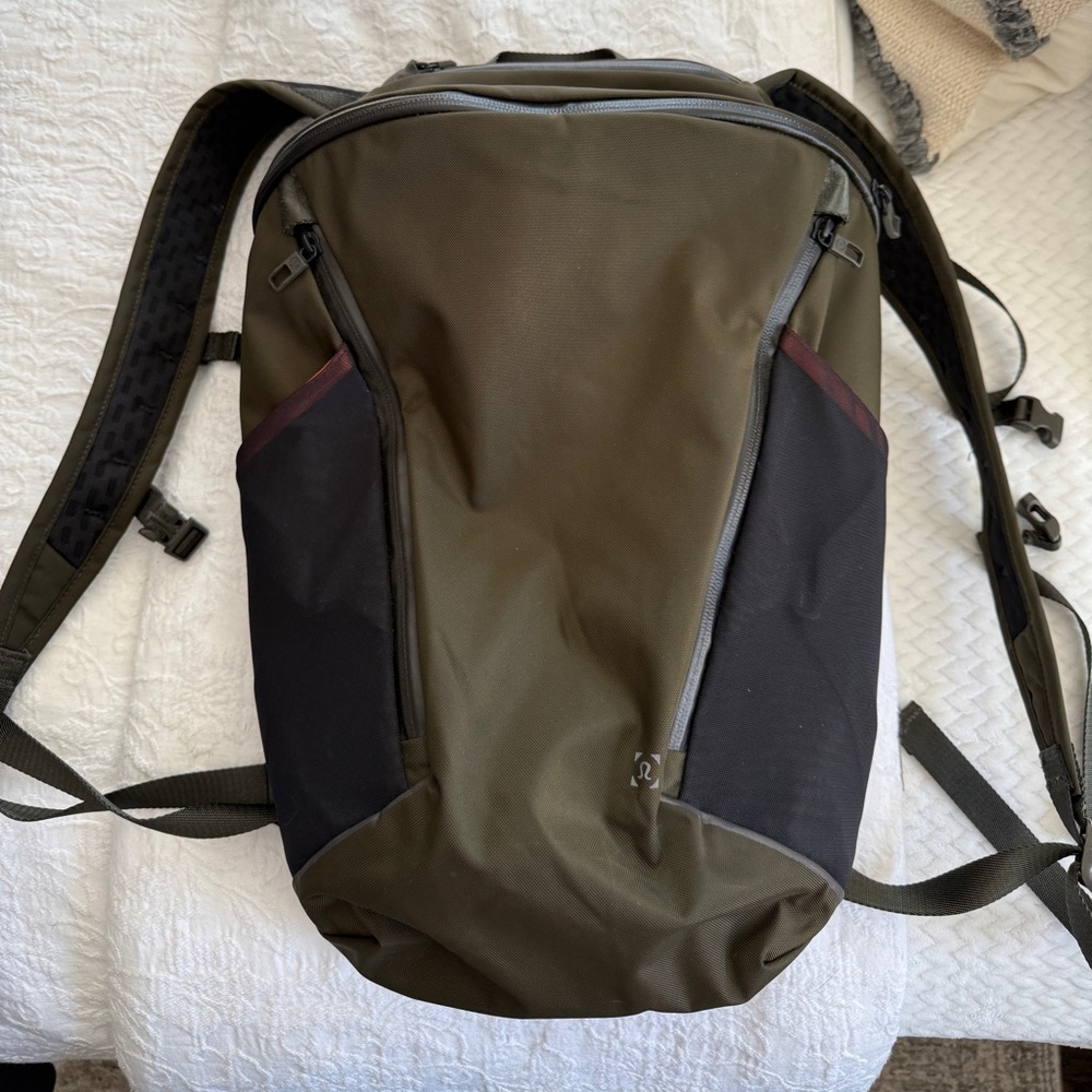 Lululemon More Miles active backpack  Olive